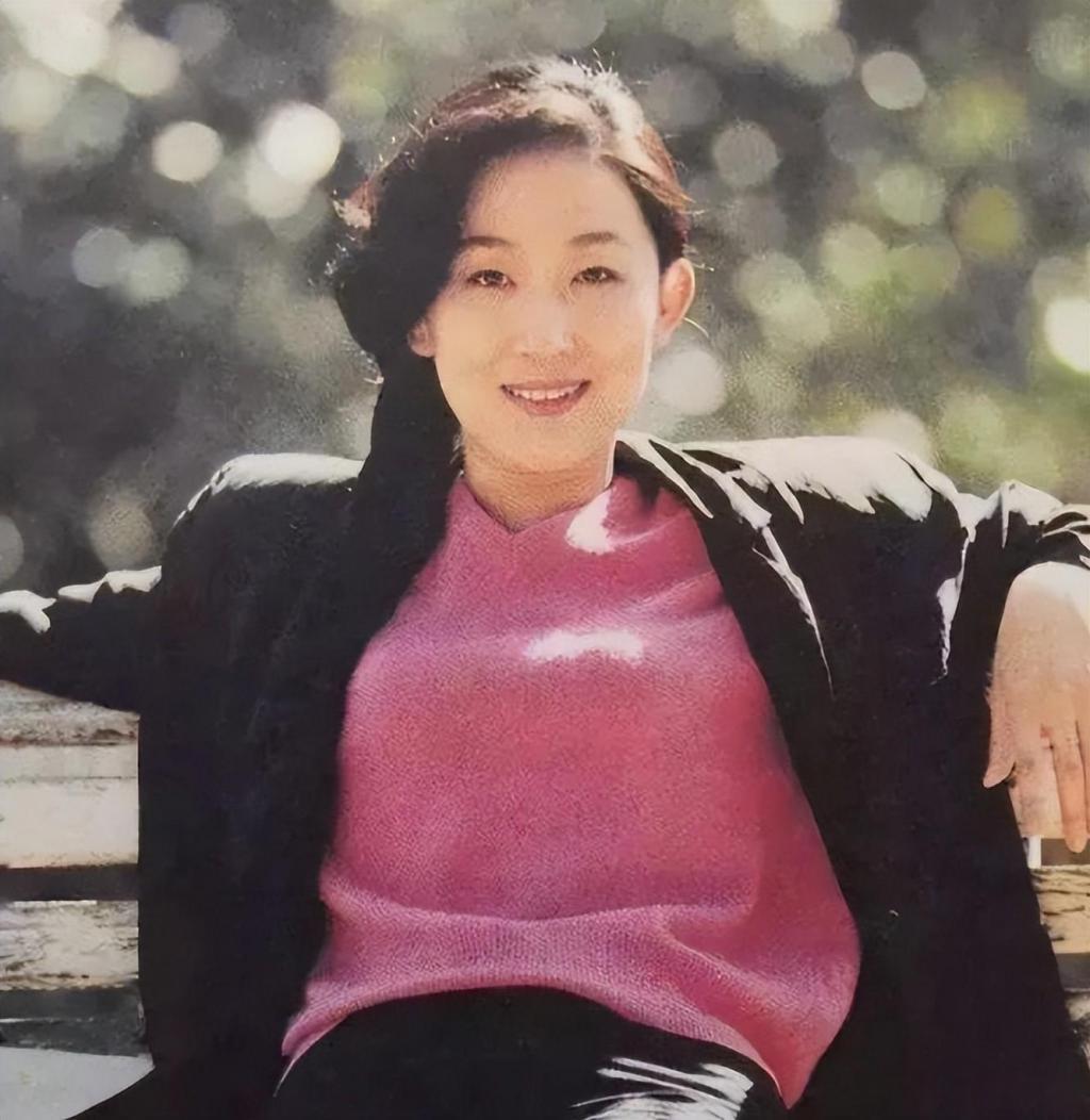 20年不吃米饭，与哥哥相约不结婚不生育，如今过得怎样