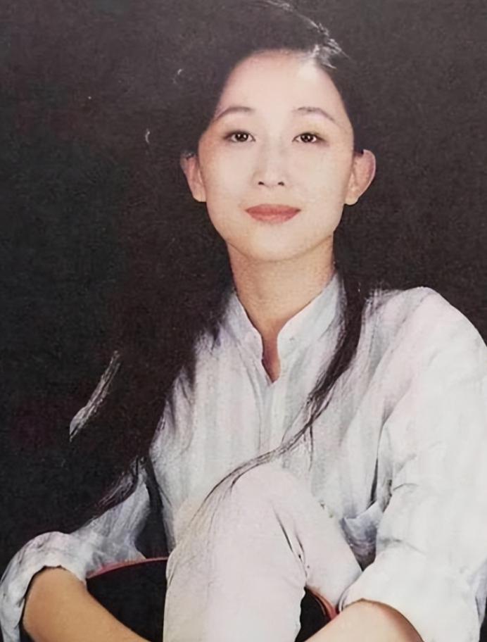 20年不吃米饭，与哥哥相约不结婚不生育，如今过得怎样