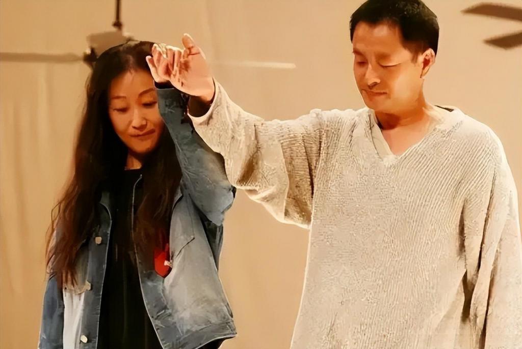 20年不吃米饭，与哥哥相约不结婚不生育，如今过得怎样