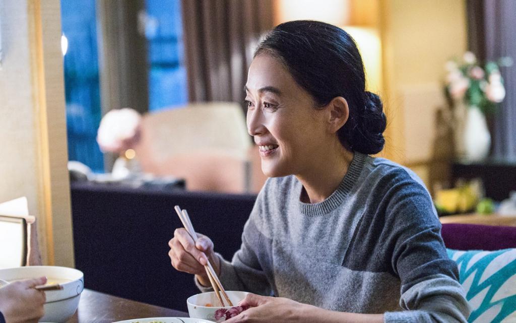 20年不吃米饭，与哥哥相约不结婚不生育，如今过得怎样