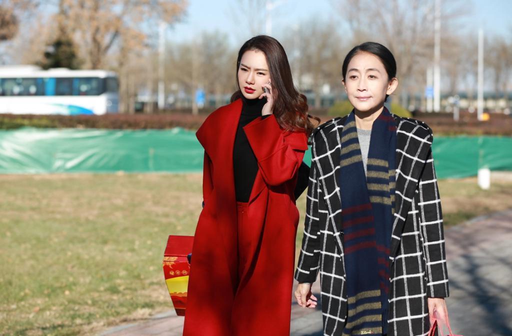 20年不吃米饭，与哥哥相约不结婚不生育，如今过得怎样