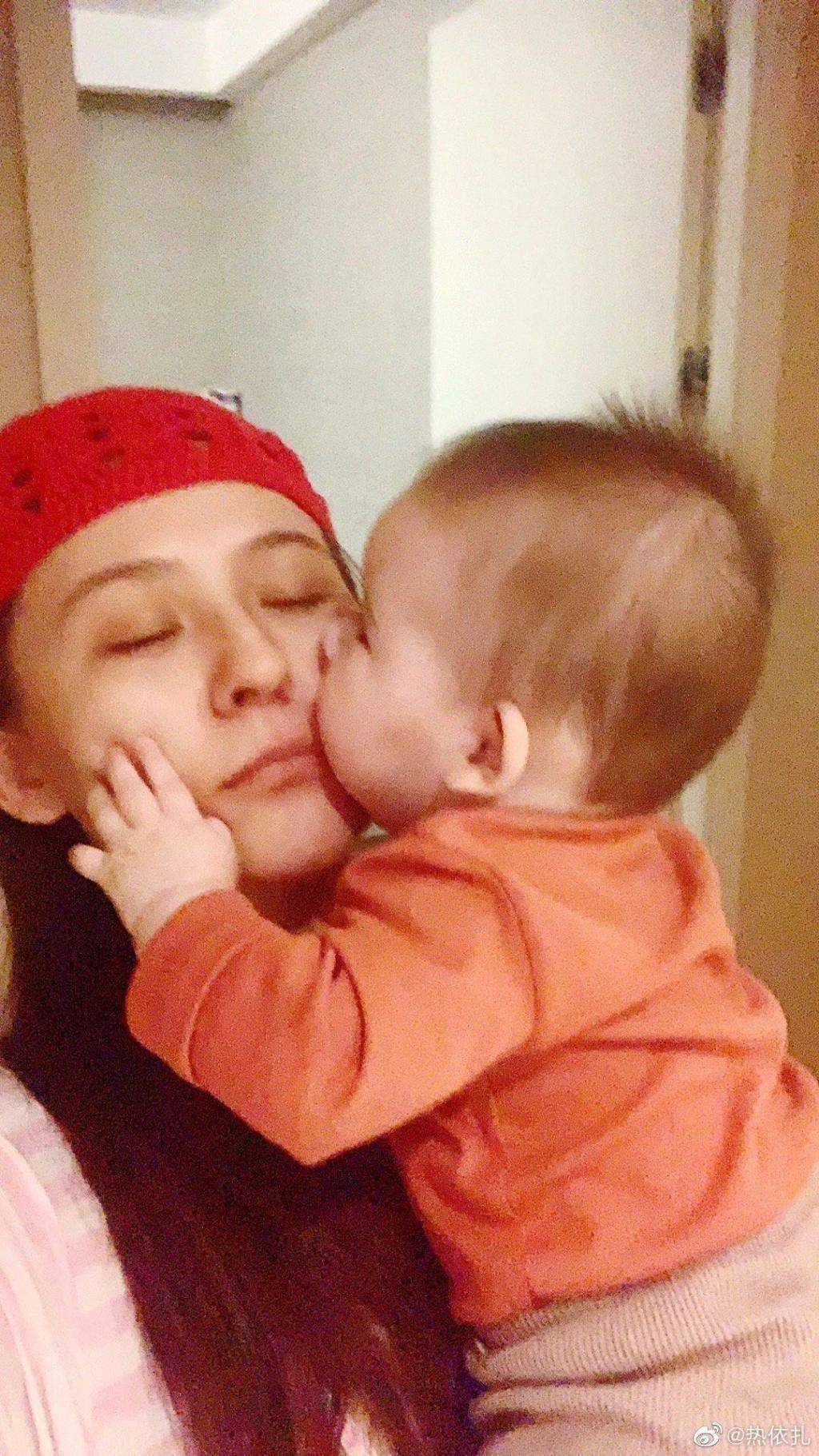 热依扎：隐婚生子，并不快乐