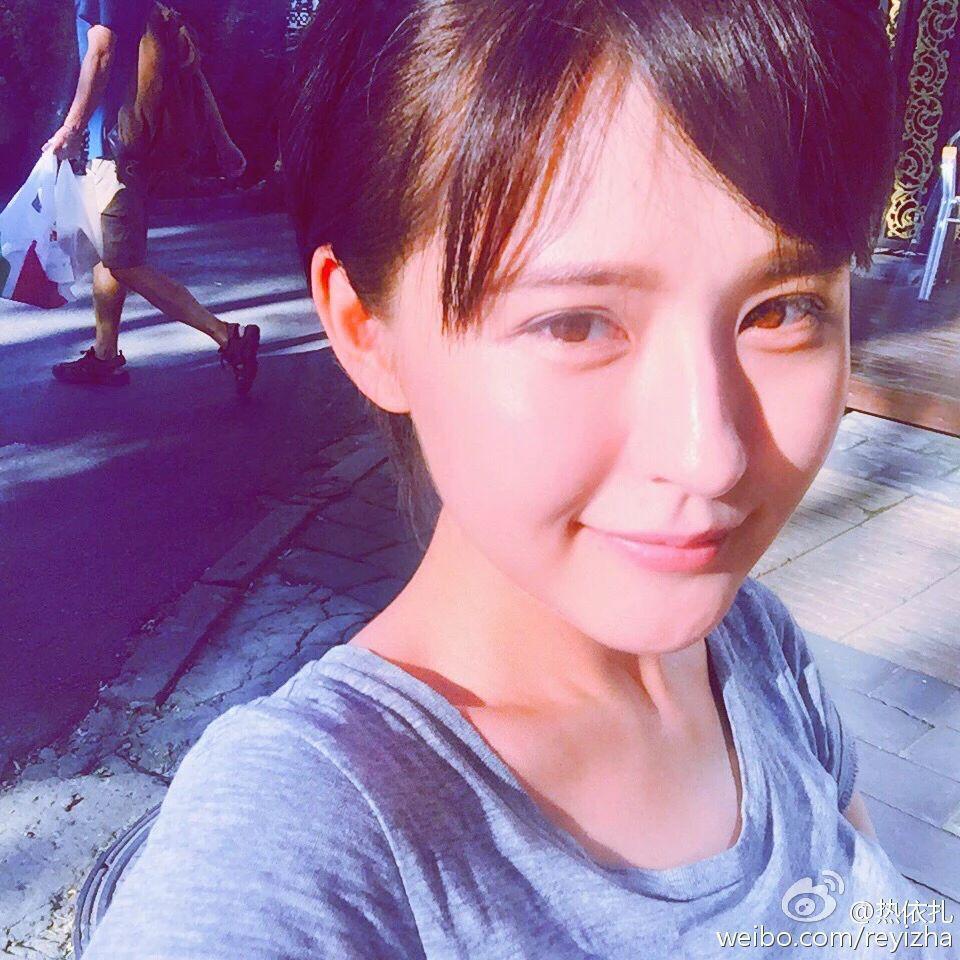 热依扎：隐婚生子，并不快乐