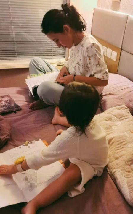 热依扎：隐婚生子，并不快乐
