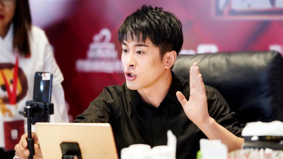 小杨哥，越来越像辛巴