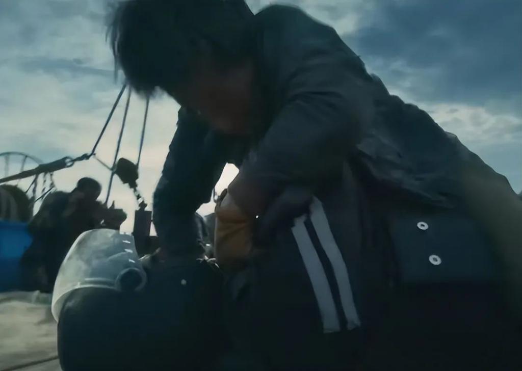 《涉过愤怒的海》这一段，拍出难以启齿的性