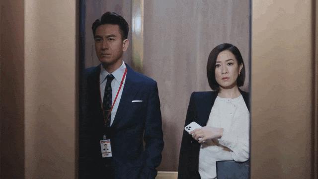 她被吹得越厉害，内娱脸越痛