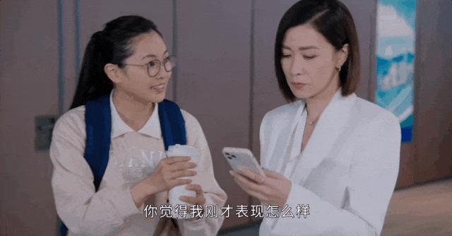 她被吹得越厉害，内娱脸越痛