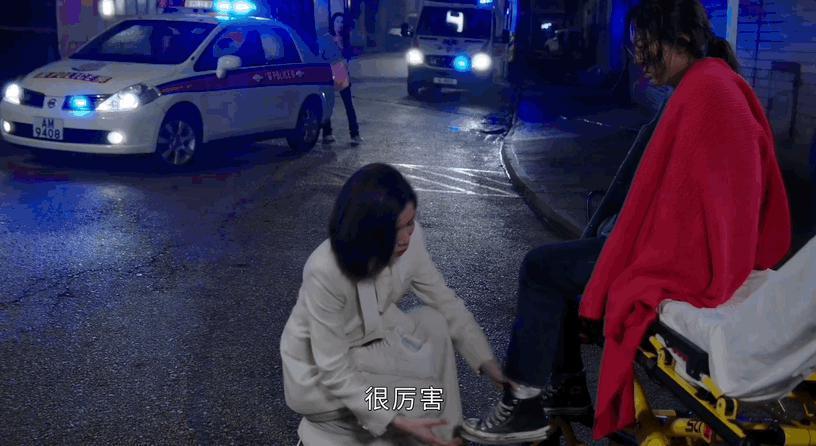 她被吹得越厉害，内娱脸越痛