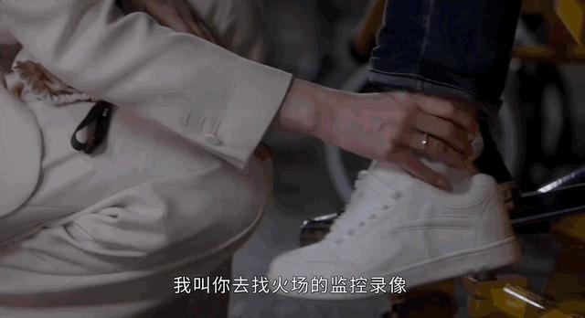她被吹得越厉害，内娱脸越痛