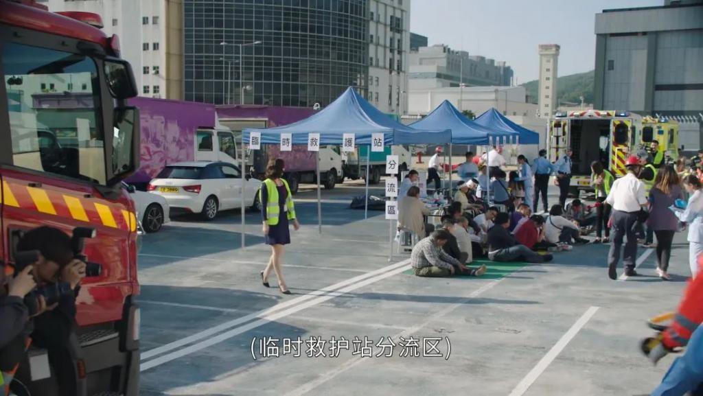 她被吹得越厉害，内娱脸越痛