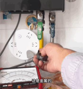 一个电工，拍出了今年最惊险的悬疑片