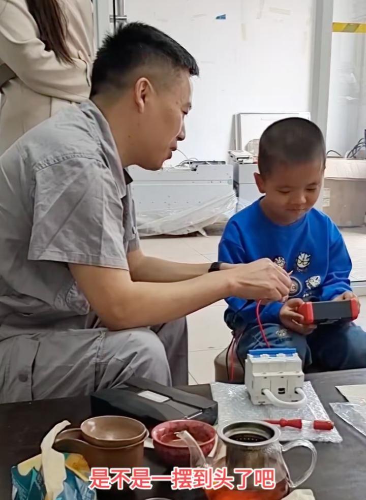 一个电工，拍出了今年最惊险的悬疑片