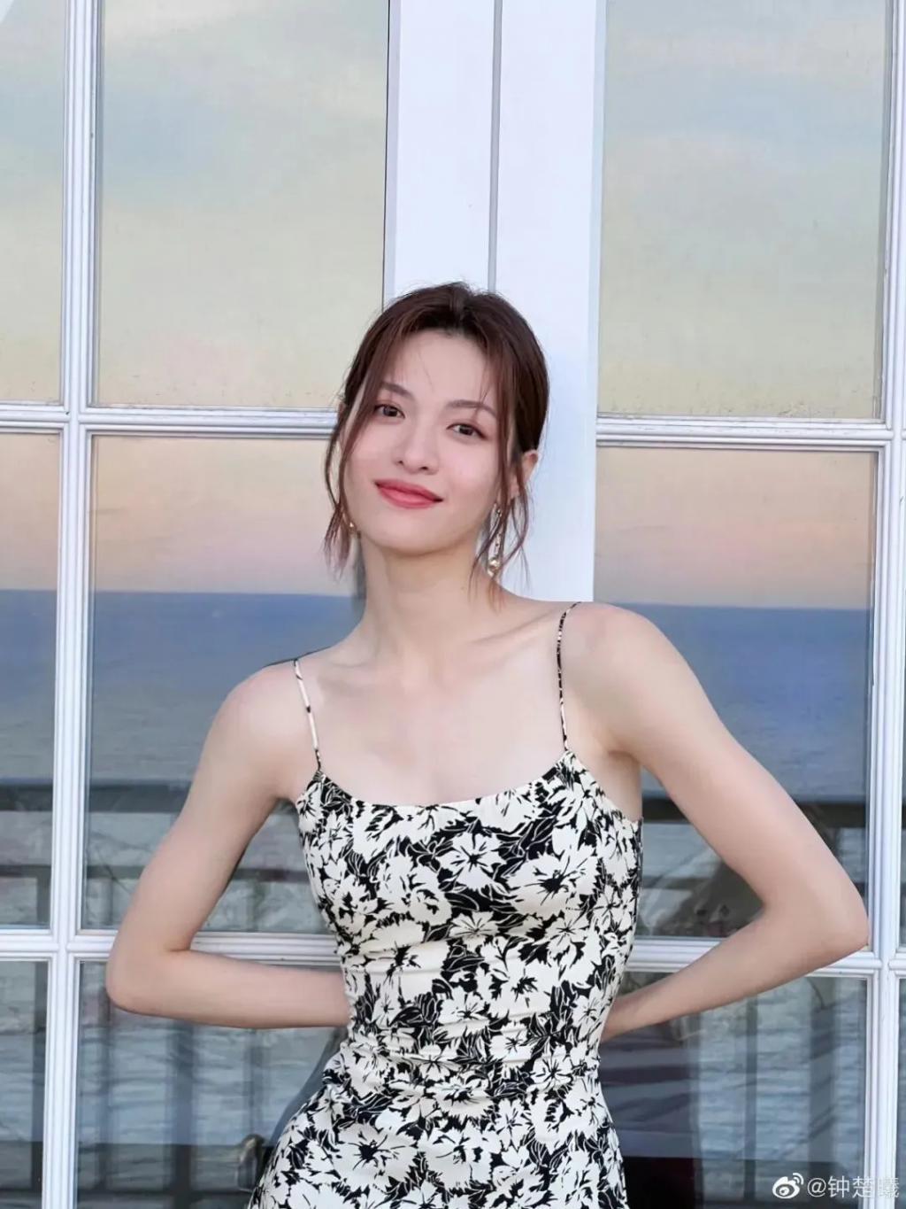 钟楚曦谈这么多八块腹肌的帅哥，都是她应得的