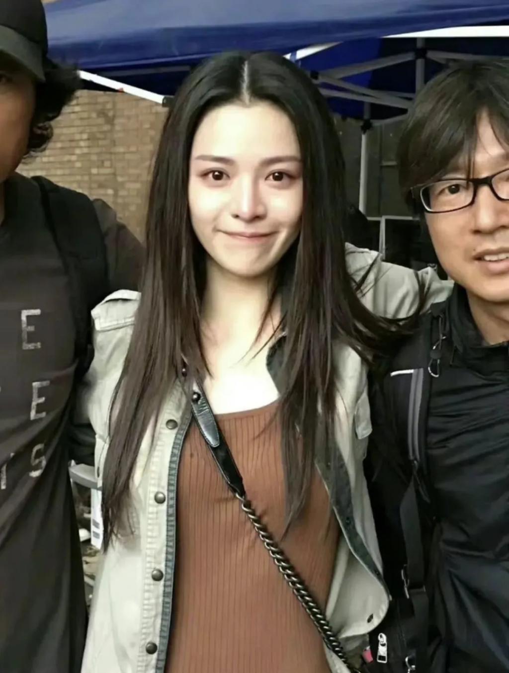 钟楚曦谈这么多八块腹肌的帅哥，都是她应得的