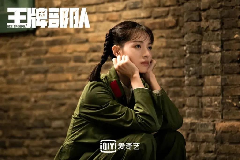 钟楚曦谈这么多八块腹肌的帅哥，都是她应得的