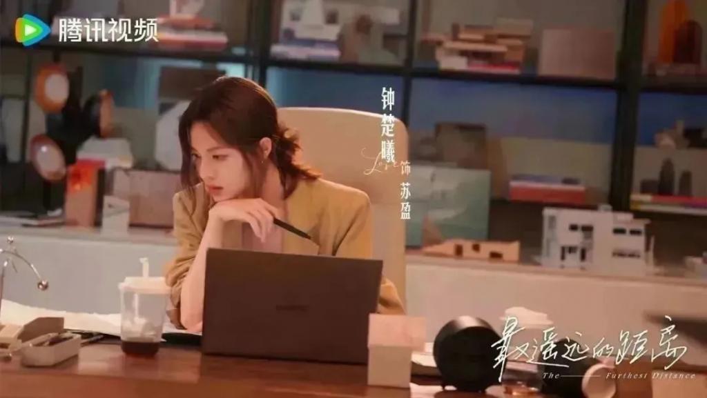 钟楚曦谈这么多八块腹肌的帅哥，都是她应得的