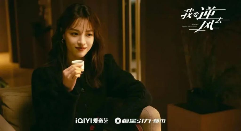 钟楚曦谈这么多八块腹肌的帅哥，都是她应得的