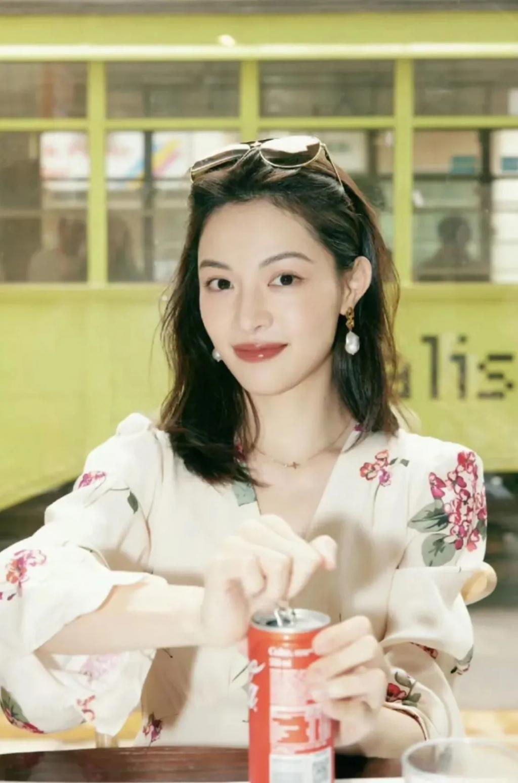 钟楚曦谈这么多八块腹肌的帅哥，都是她应得的