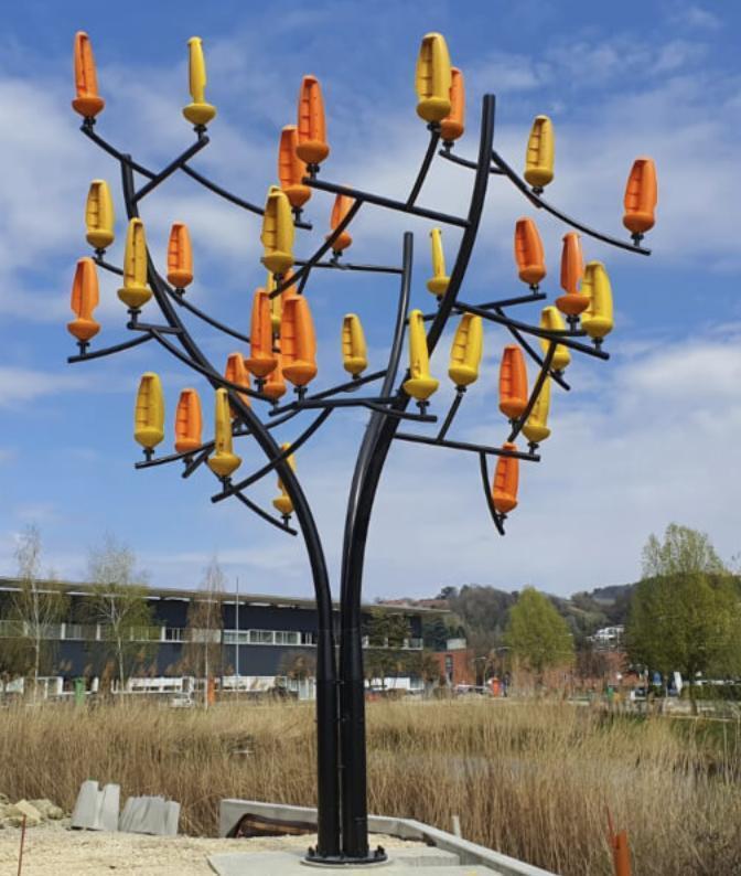 法国大爷种了一棵树，家里一辈子都不用交电费了，还有这种好事？