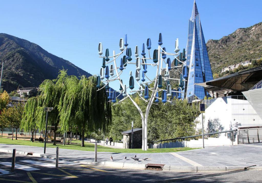 法国大爷种了一棵树，家里一辈子都不用交电费了，还有这种好事？