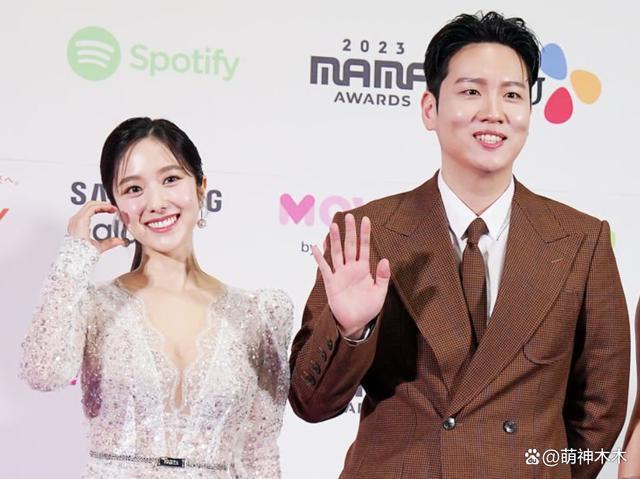 韩国MAMA红毯生图曝光！明星们油光满面整容痕迹明显