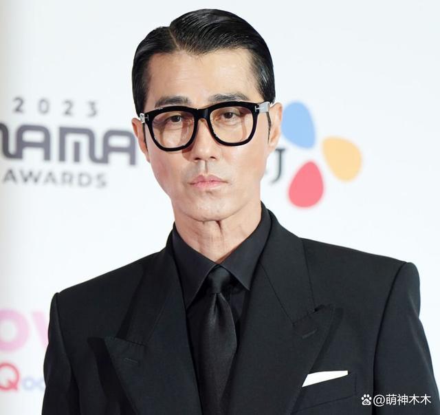 韩国MAMA红毯生图曝光！明星们油光满面整容痕迹明显