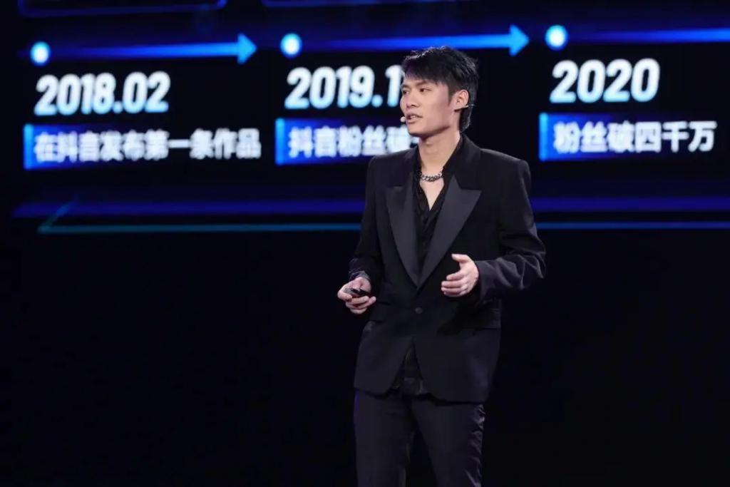 花3000万办一场演唱会，小杨哥怎么这么有钱？