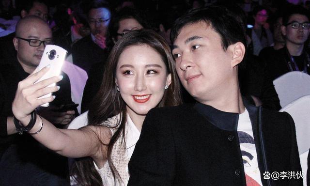 王思聪出席文旅项目签约仪式，富二代终于浪子回头了？