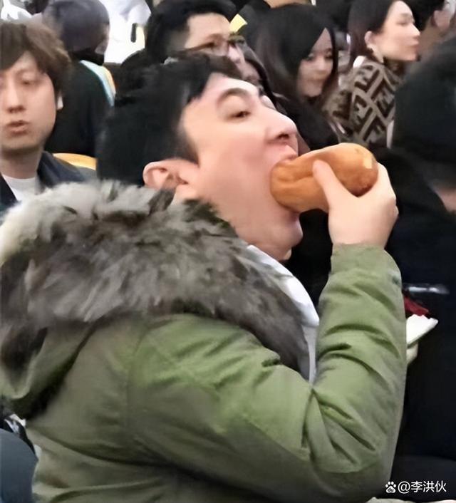 王思聪出席文旅项目签约仪式，富二代终于浪子回头了？