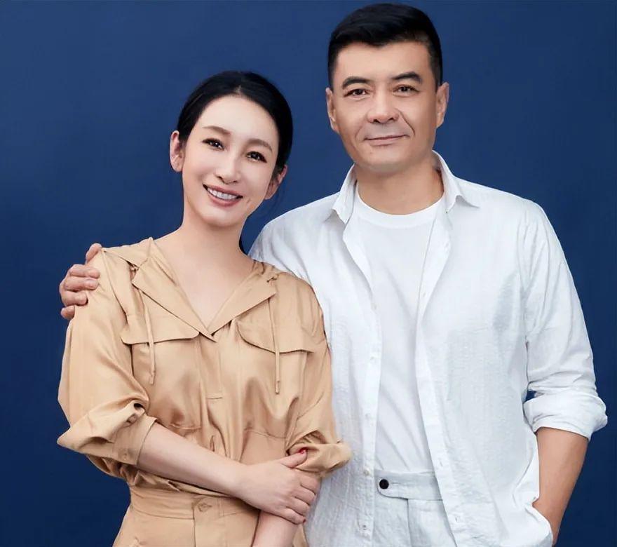 爱听“霸道总裁”小说的秦海璐，终于等到了她的霸总