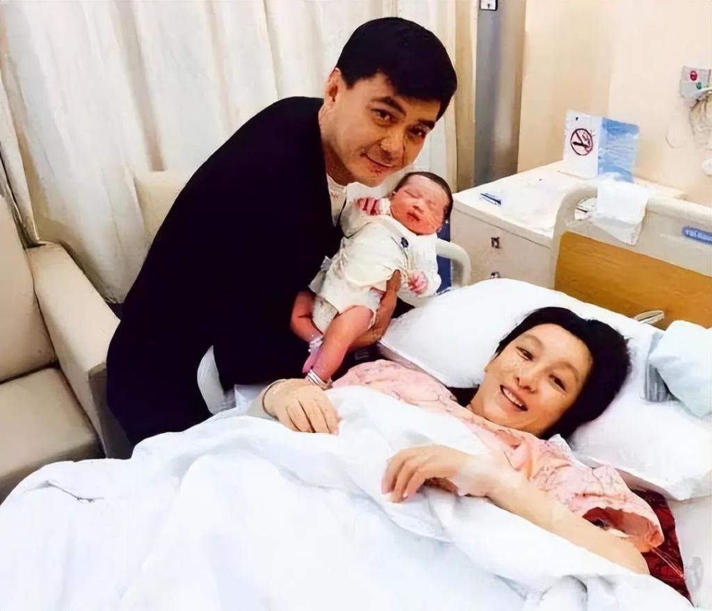 爱听“霸道总裁”小说的秦海璐，终于等到了她的霸总