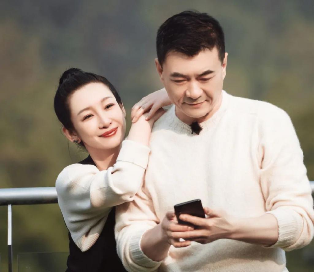 爱听“霸道总裁”小说的秦海璐，终于等到了她的霸总