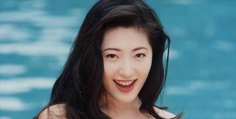 “亚洲第一美胸”：因潘金莲成名，28岁住豪宅，如今沦落到卖拉面