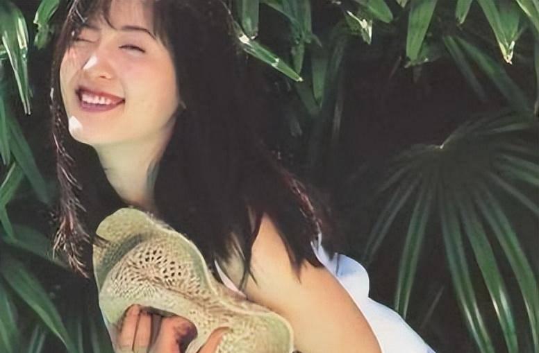 “亚洲第一美胸”：因潘金莲成名，28岁住豪宅，如今沦落到卖拉面