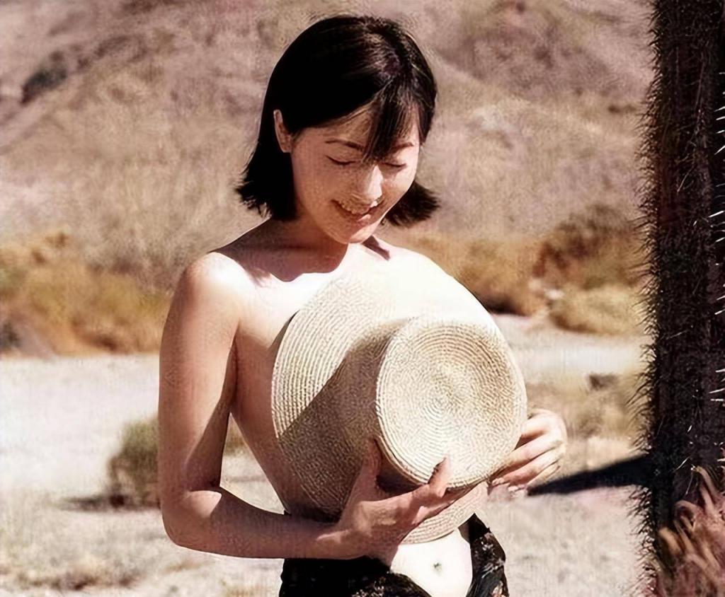 “亚洲第一美胸”：因潘金莲成名，28岁住豪宅，如今沦落到卖拉面