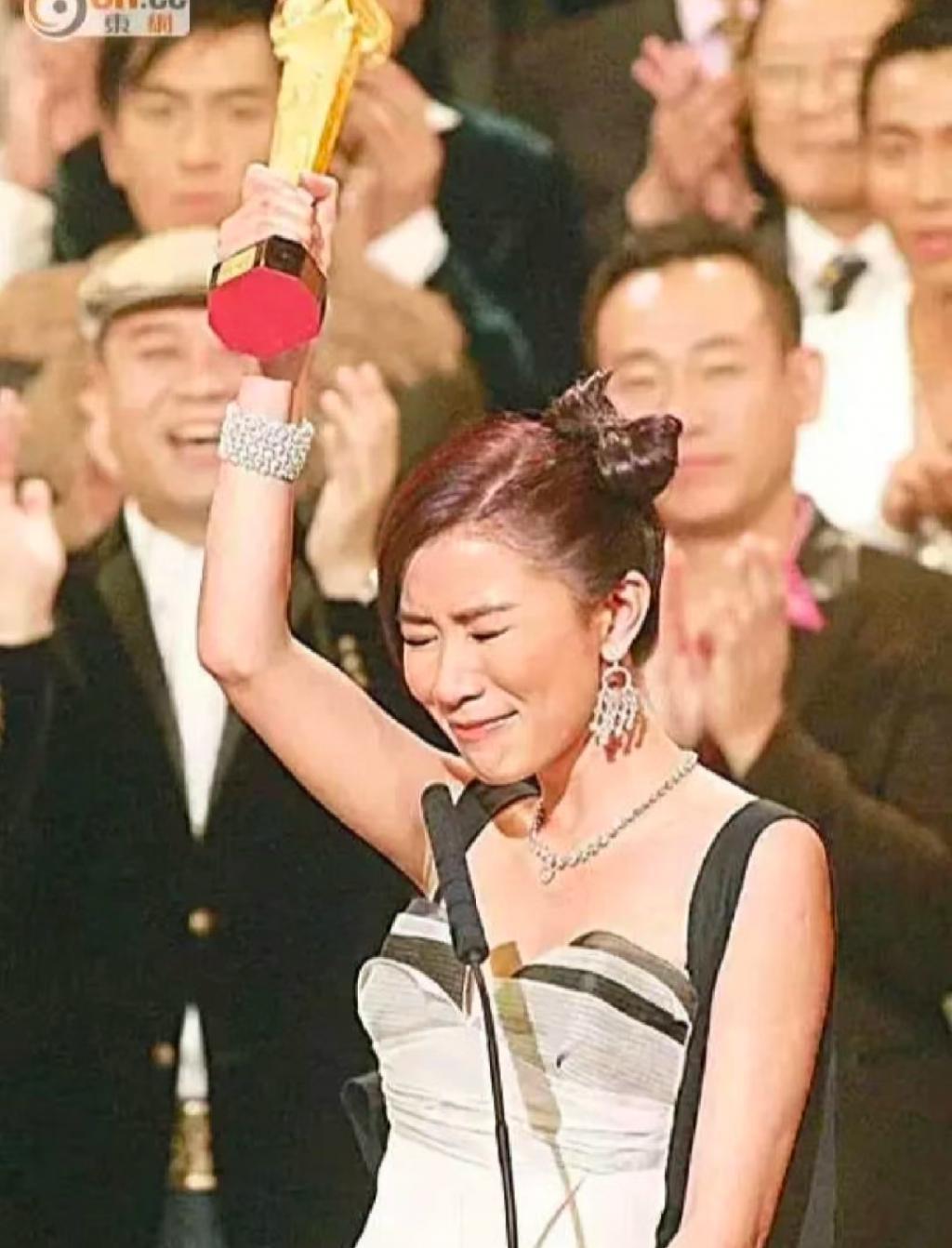 沦为全港笑话，她却赢到最后