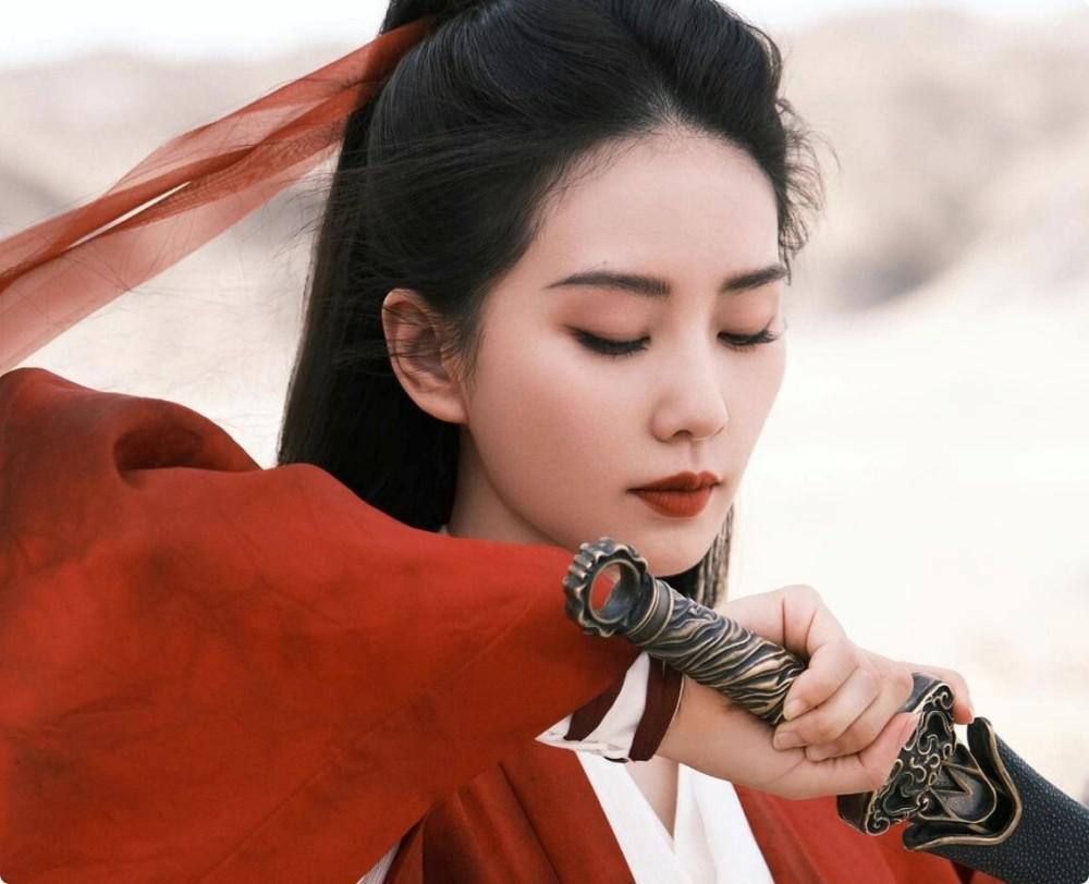 艳压刘诗诗，20多年不变美貌，这位49岁第一冻龄贵妇真绝色