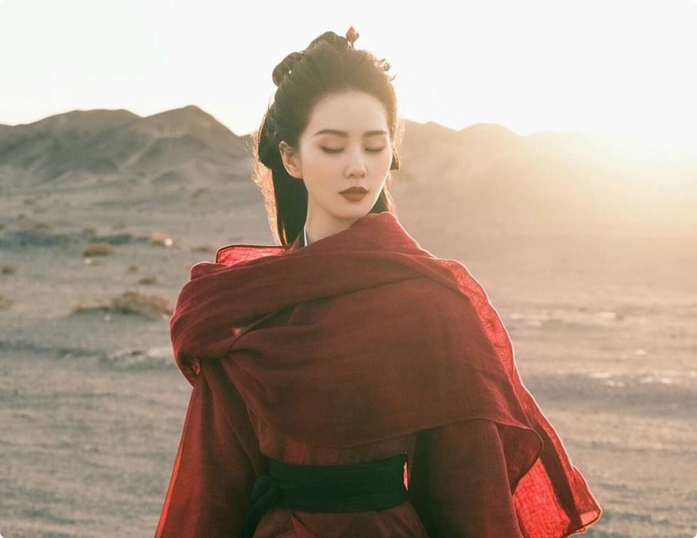 艳压刘诗诗，20多年不变美貌，这位49岁第一冻龄贵妇真绝色