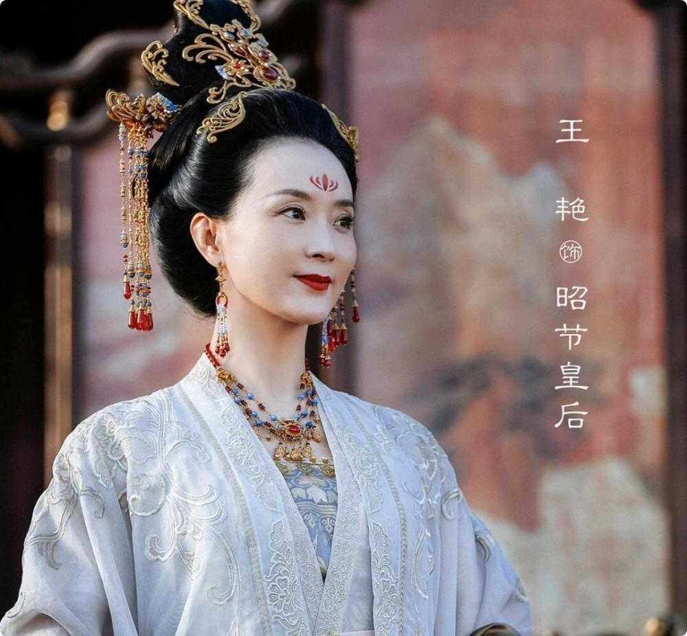 艳压刘诗诗，20多年不变美貌，这位49岁第一冻龄贵妇真绝色