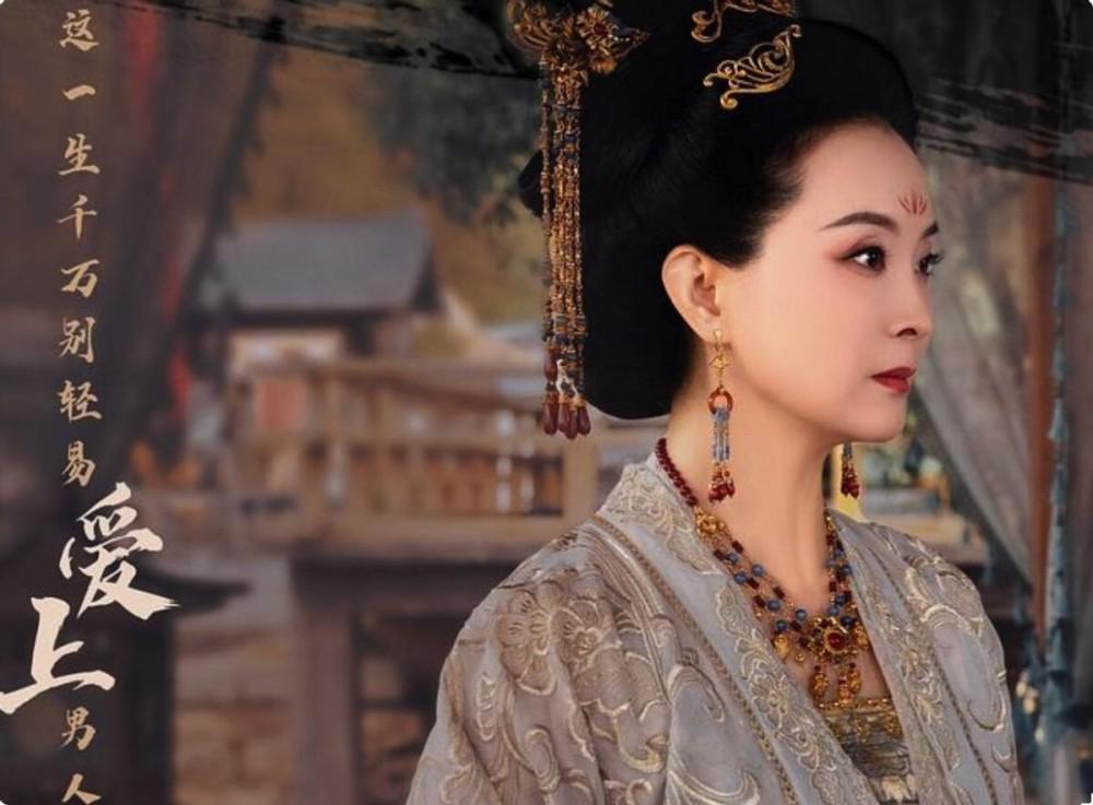艳压刘诗诗，20多年不变美貌，这位49岁第一冻龄贵妇真绝色