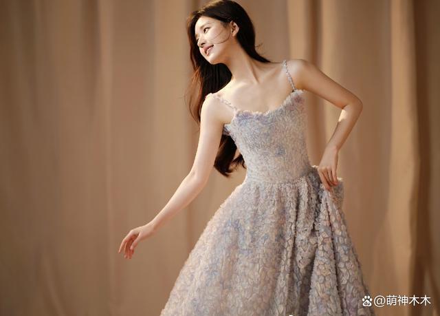 潘玮柏婚礼细节：伴娘伴郎12位，巨资包场礼服品牌曝光