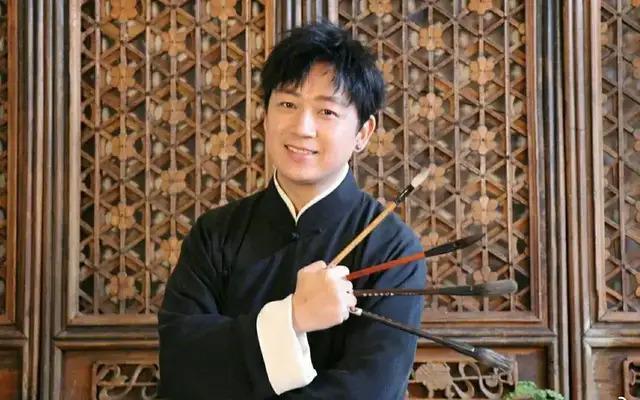 《南海归墟》开播，潘粤明被问如何评价张雨绮？他的回应显高情商