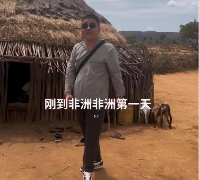 网红小涛非洲遇害！现场满地血朋友蹲地大哭，嫌疑人嚣张展示伤口