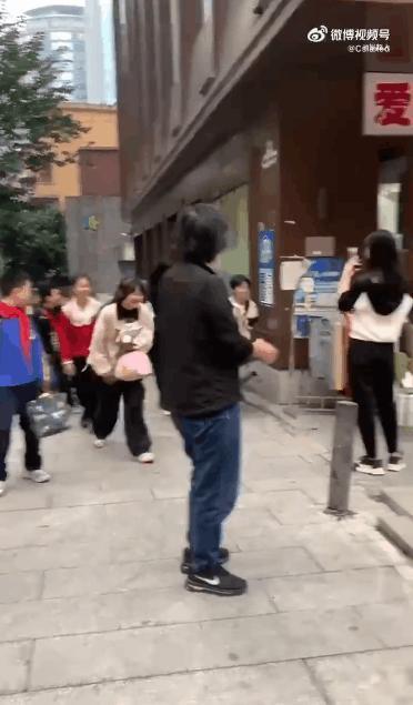 小学生爱豆来袭，流量要从多大的娃娃抓起？