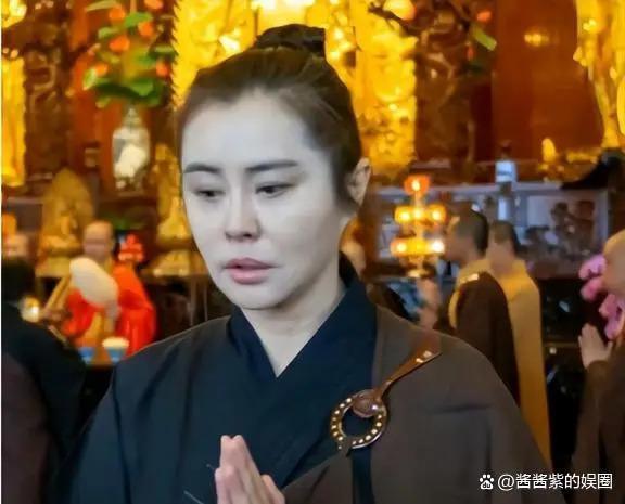 被整容毁了的14位女星，出道时貌美如花，如今灵气全无