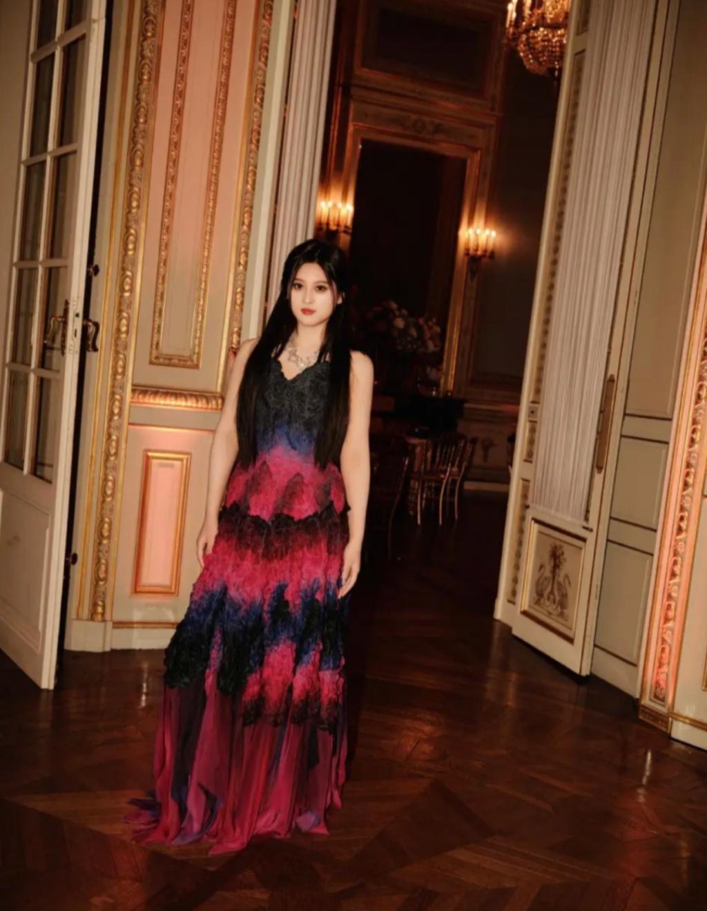 还记得巴黎名媛舞会吧?她是唯一受邀的内地女孩?