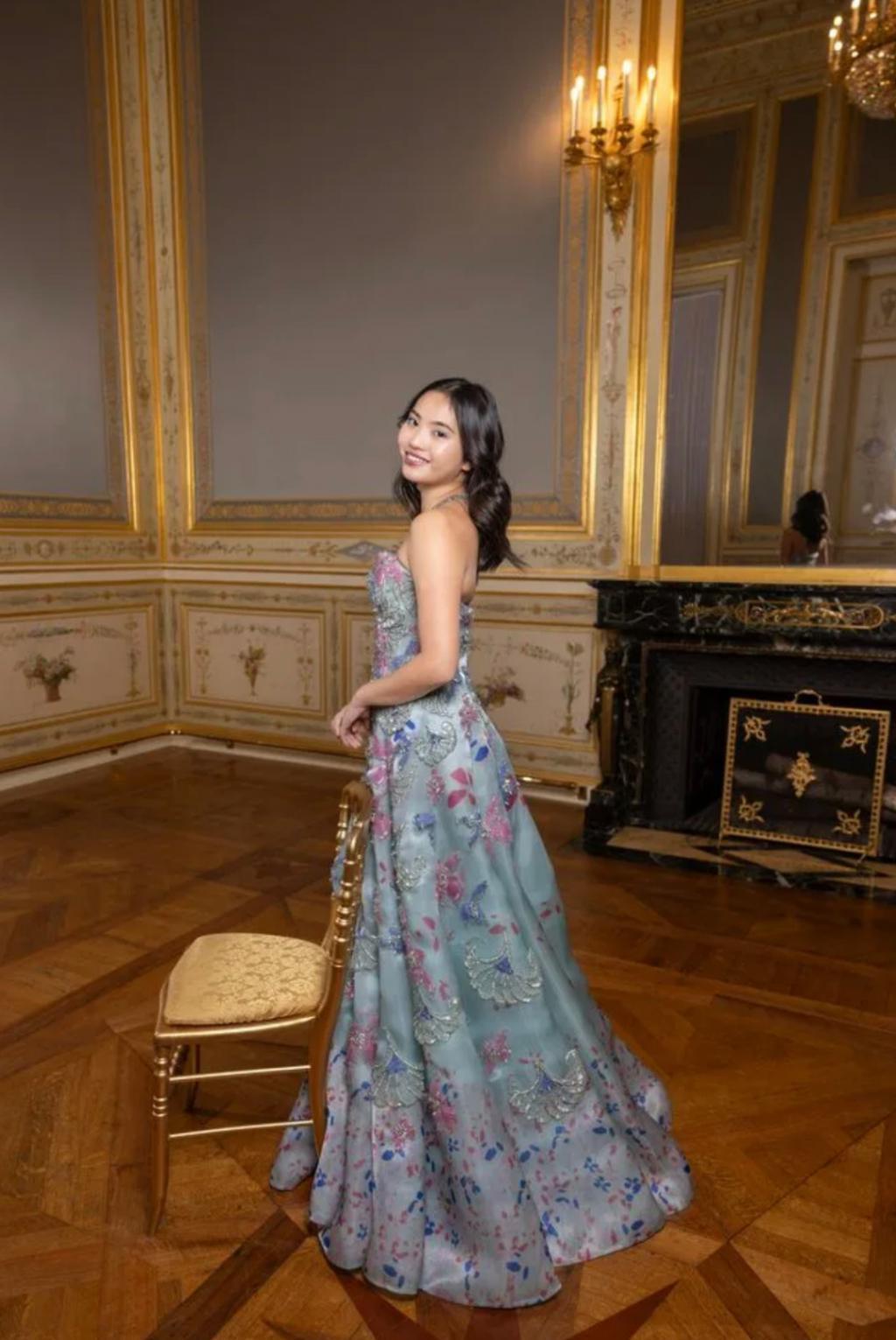 还记得巴黎名媛舞会吧?她是唯一受邀的内地女孩?