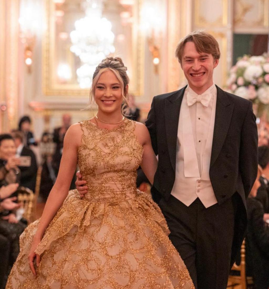 还记得巴黎名媛舞会吧?她是唯一受邀的内地女孩?