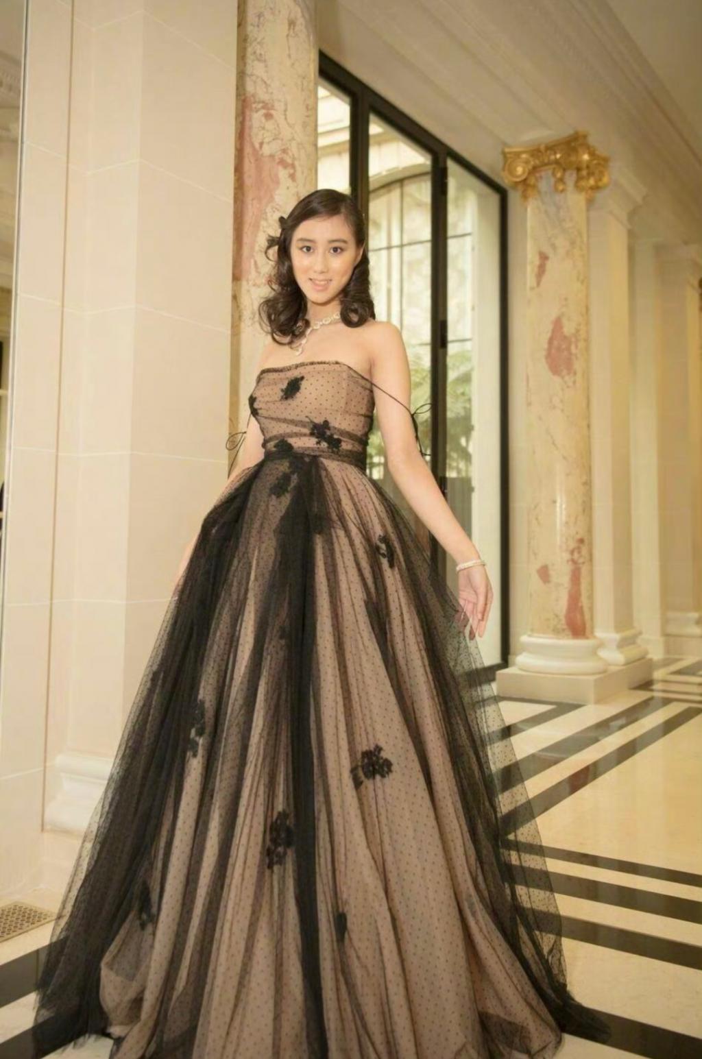 还记得巴黎名媛舞会吧?她是唯一受邀的内地女孩?